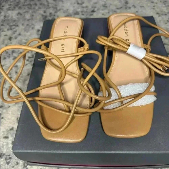 Madden girl Sorrin Womens Faux Leather Toe Loop Lace-Up - Picture 2 of 7